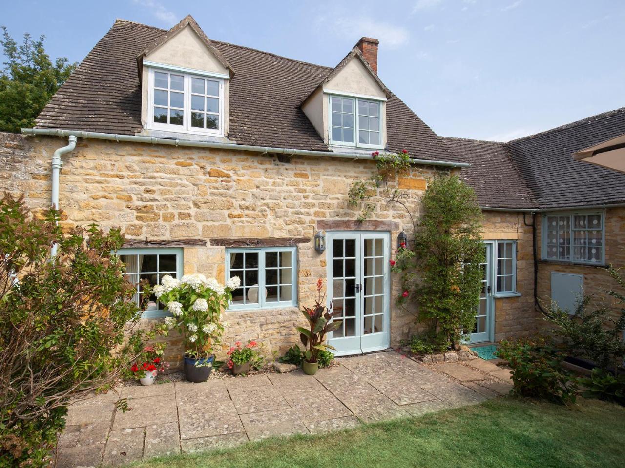 Pilgrim Cottage Bourton on the Hill Exterior foto